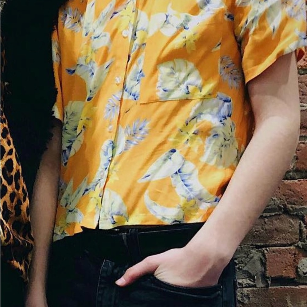 Cropped Yellow Tropical Print Shirt